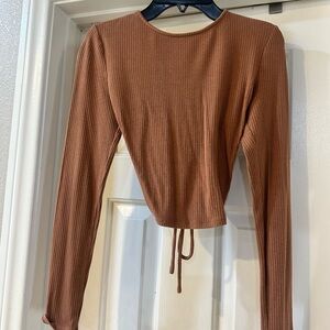 Astr Ribbed Long-Sleeve Adjustable Tie Back Crop Top in Caramel Brown